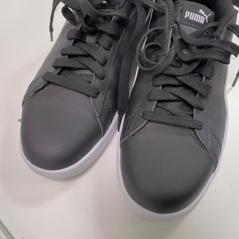 Puma Men's Black and White Sneakers